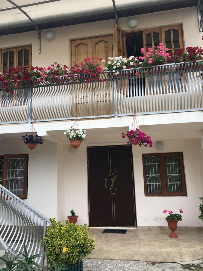Guesthouse On Zheleznodorozhnaya Szuhumi Kültér fotó