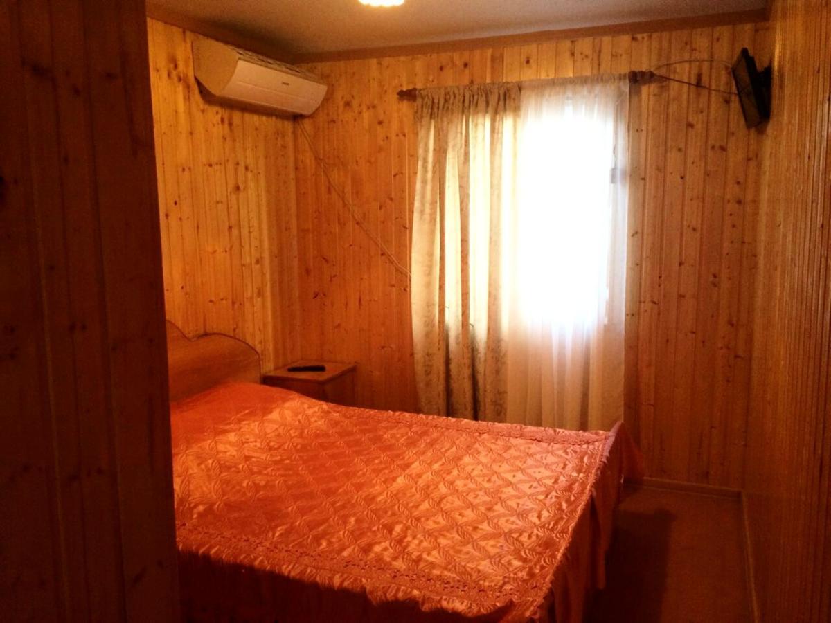 Guesthouse On Zheleznodorozhnaya Szuhumi Kültér fotó
