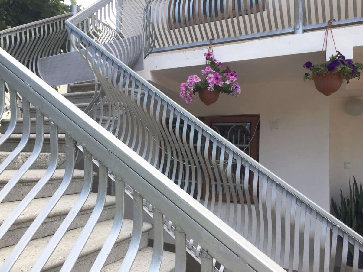 Guesthouse On Zheleznodorozhnaya Szuhumi Kültér fotó