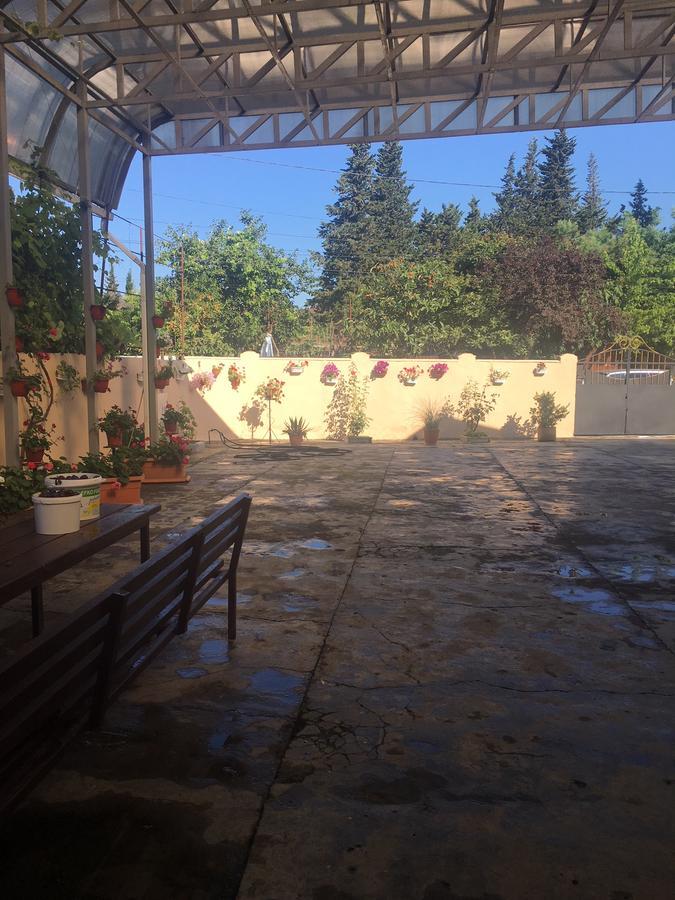Guesthouse On Zheleznodorozhnaya Szuhumi Kültér fotó