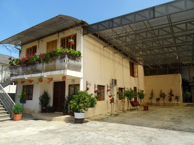 Guesthouse On Zheleznodorozhnaya Szuhumi Kültér fotó
